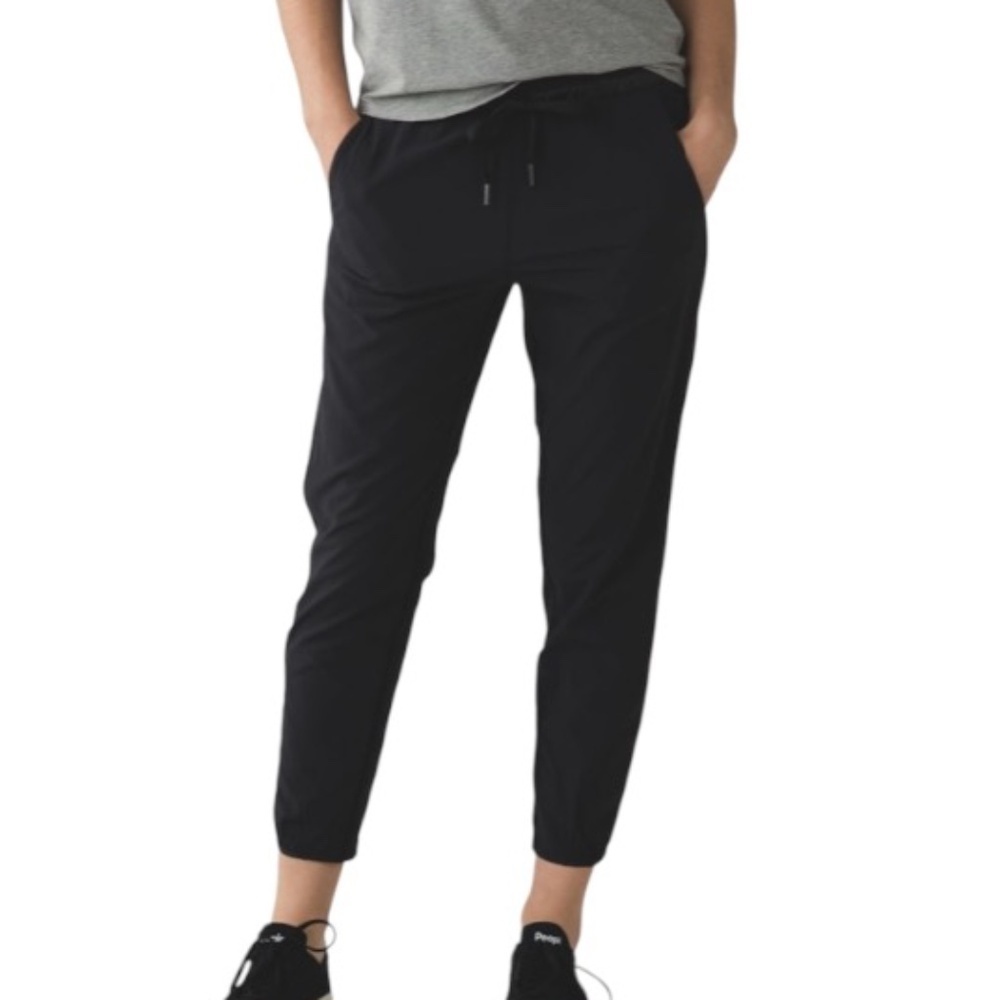 Lululemon On The Go Jogger Lined Size 6 Black